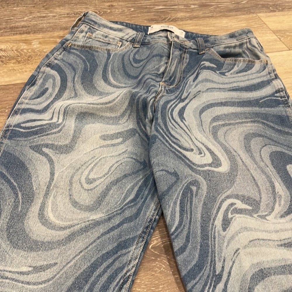Hollister curvy high rise mom jean 28 (7r) - Picture 2 of 8